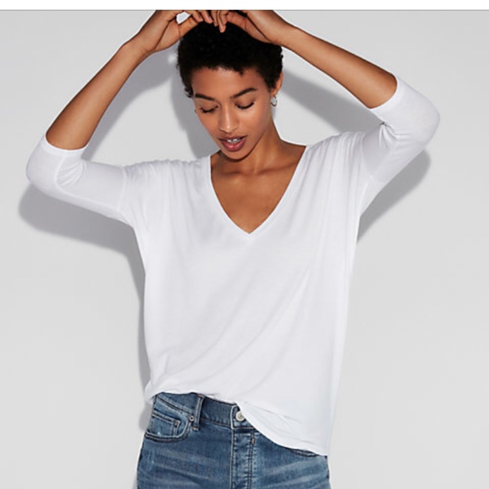 Express One Eleven V neck London Tee NWT white S